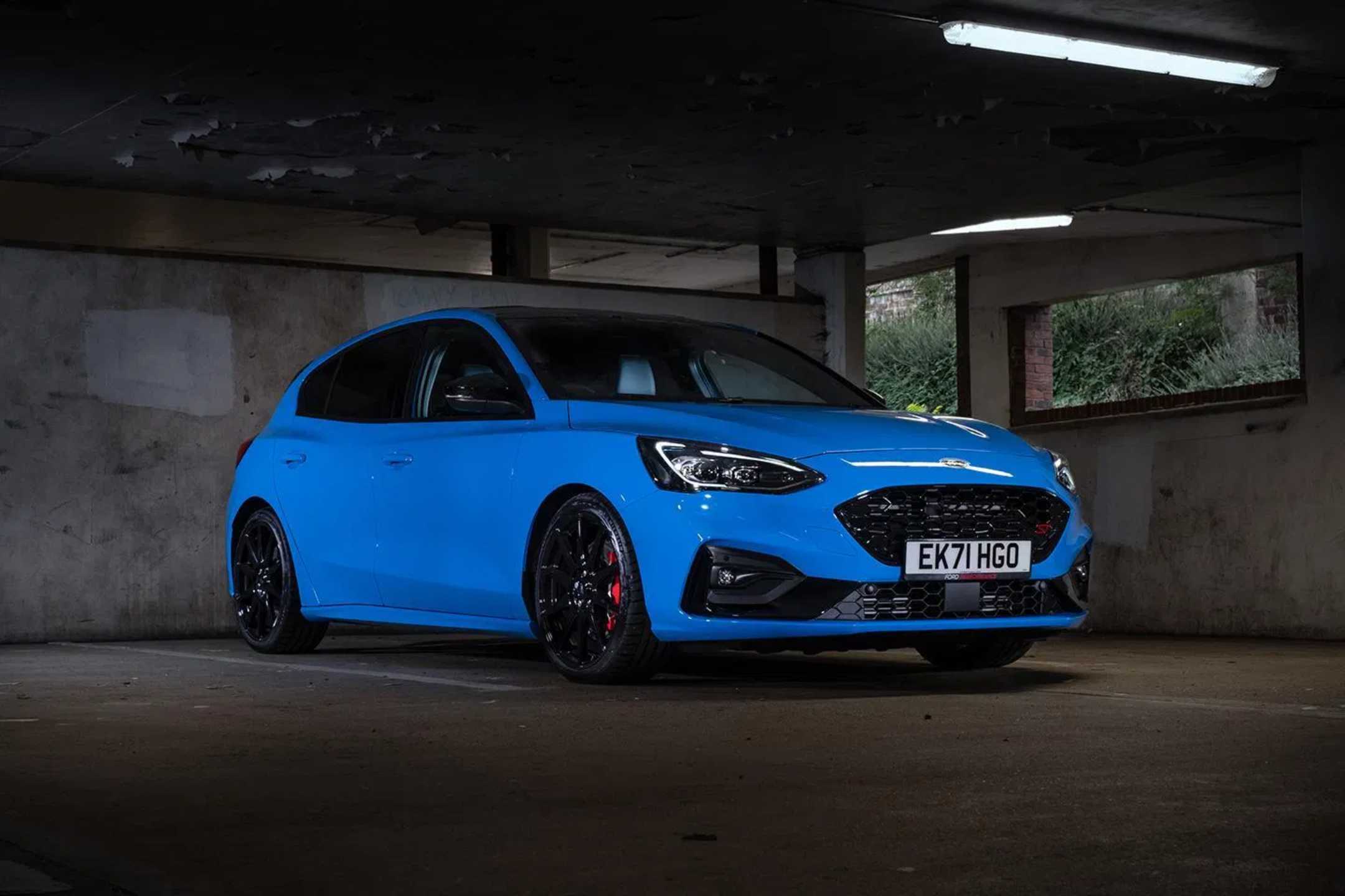 Mechanic conducting under-car MOT TEST Nottingham