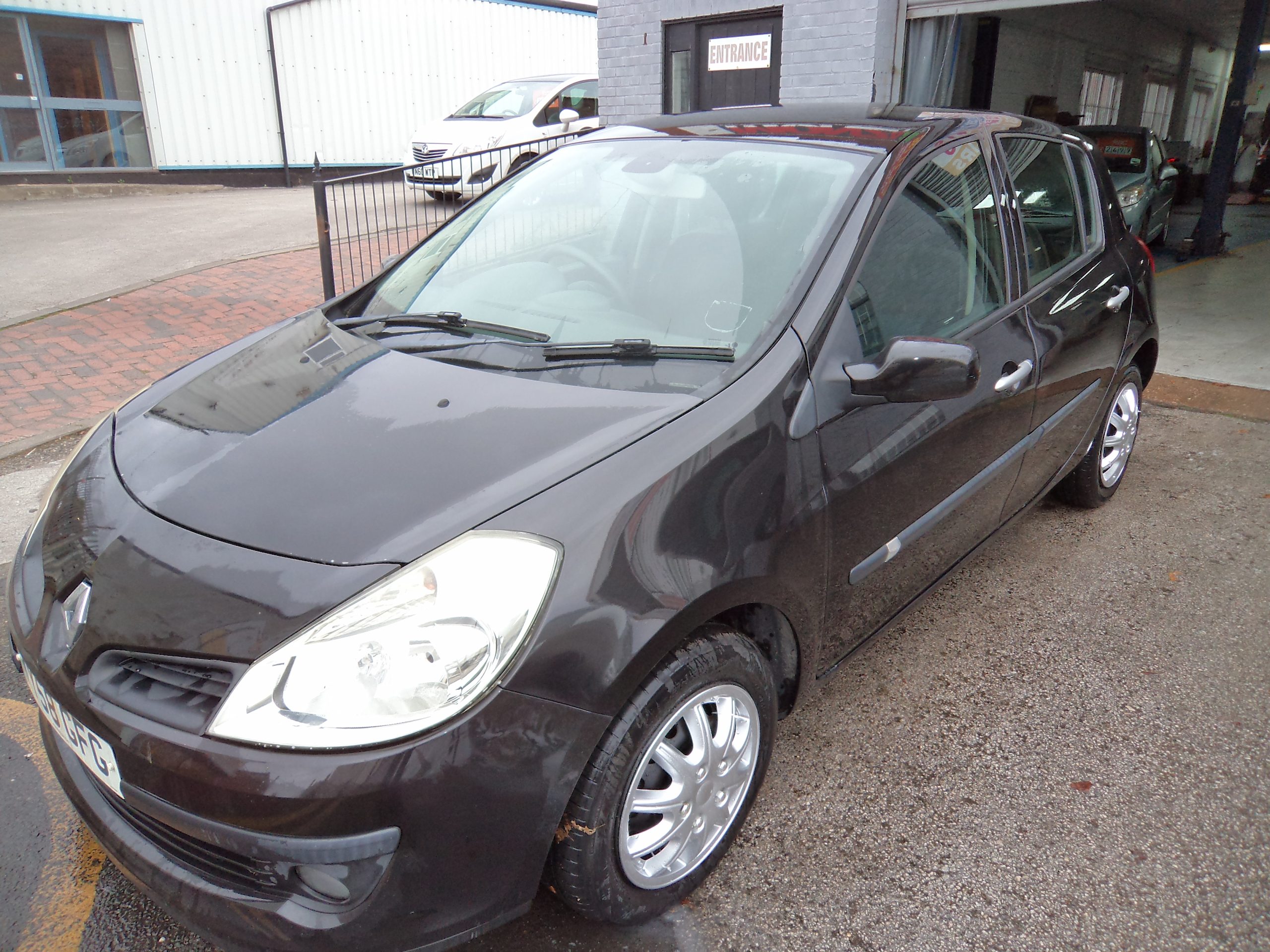 								RENAULT CLIO 1.6 AUTOMATIC EXPRESSION full									