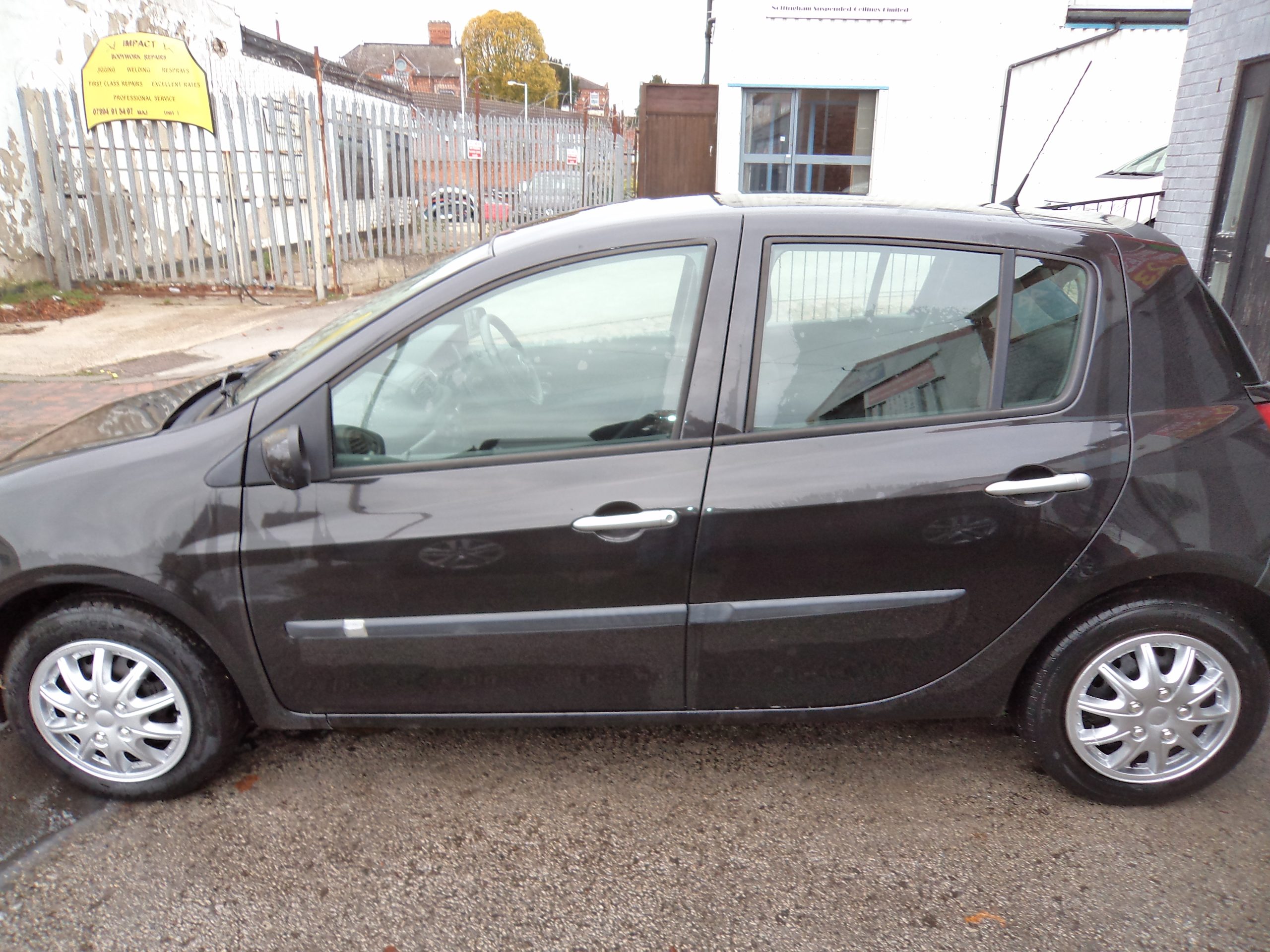 								RENAULT CLIO 1.6 AUTOMATIC EXPRESSION full									