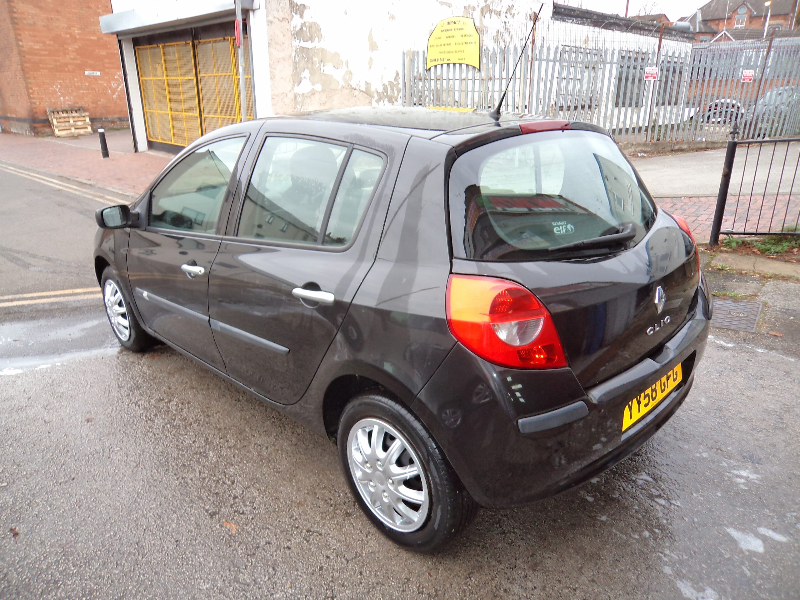 								RENAULT CLIO 1.6 AUTOMATIC EXPRESSION full									