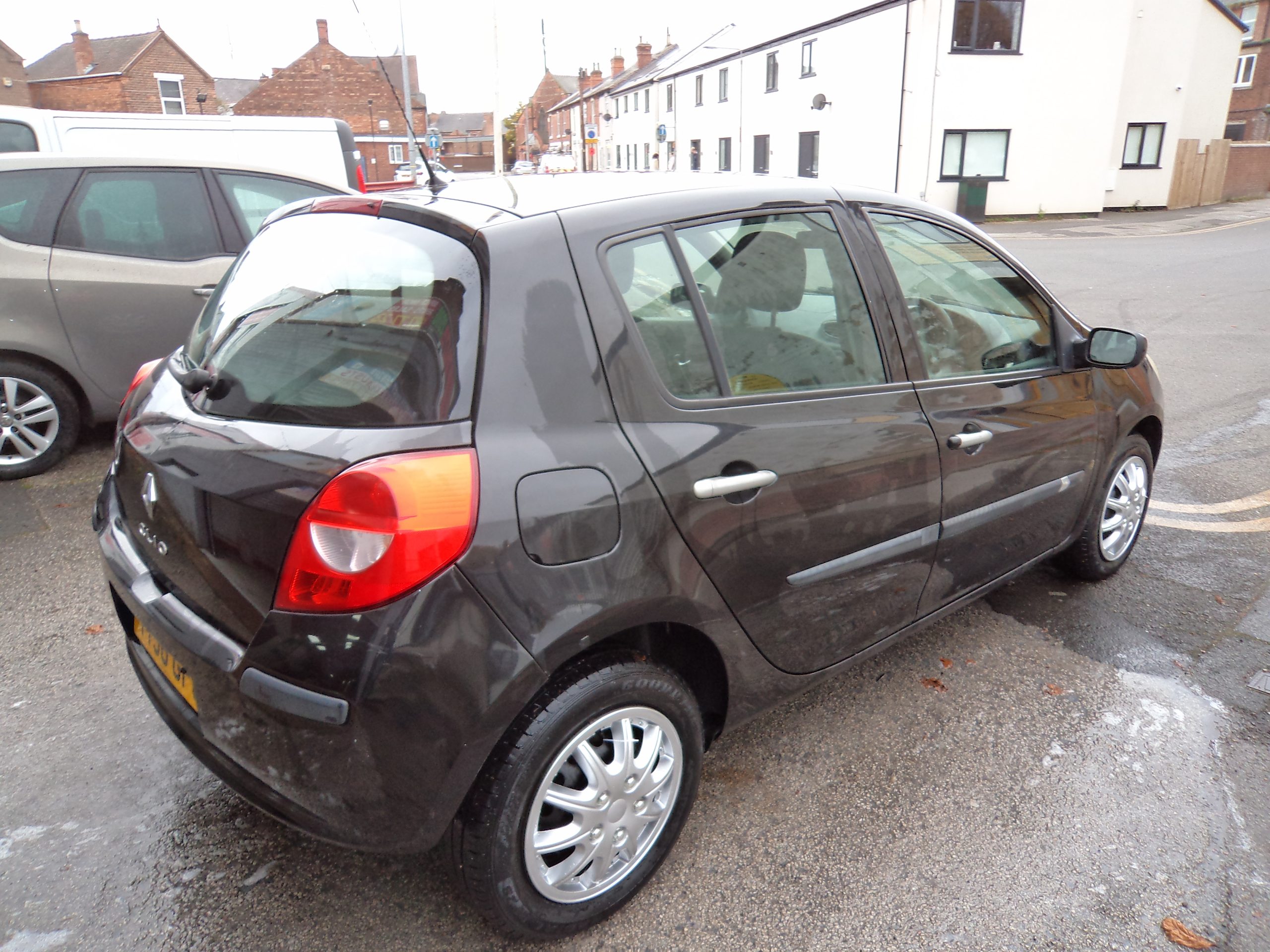 								RENAULT CLIO 1.6 AUTOMATIC EXPRESSION full									