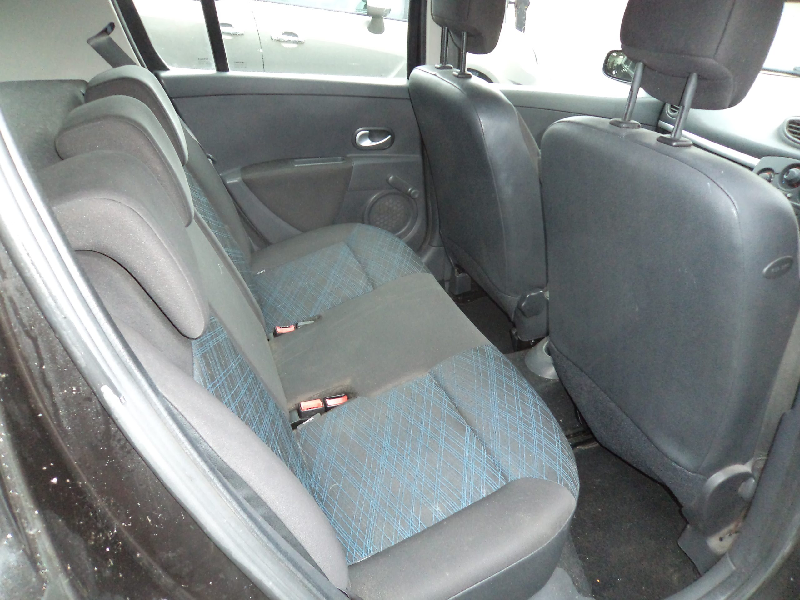 								RENAULT CLIO 1.6 AUTOMATIC EXPRESSION full									