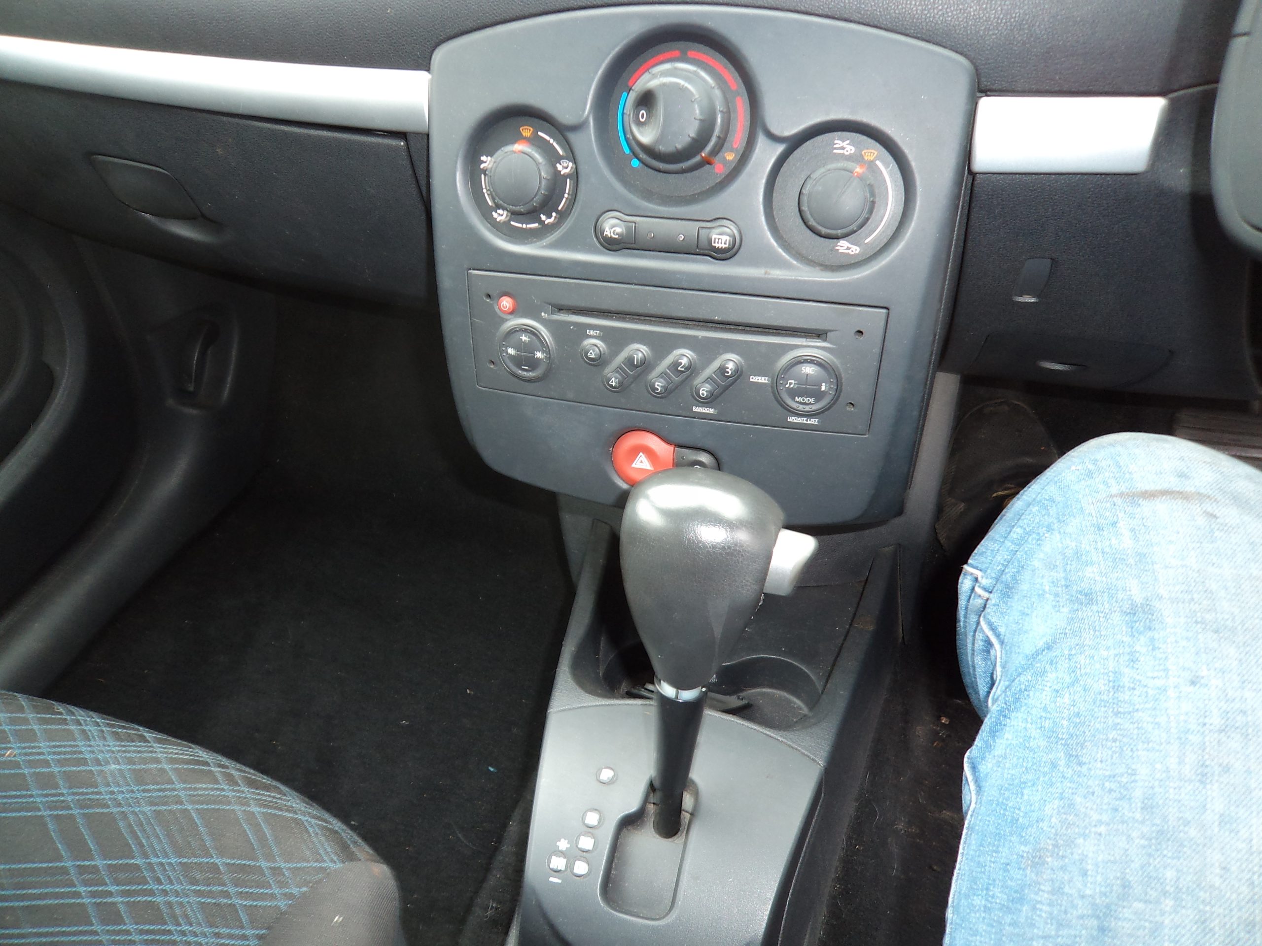 								RENAULT CLIO 1.6 AUTOMATIC EXPRESSION full									